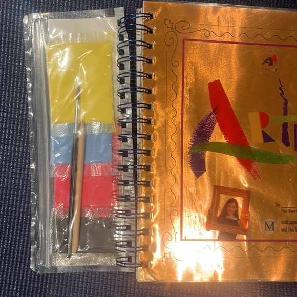 KLUTZ A Book of Outrageous Projects - Picture 2 of 3